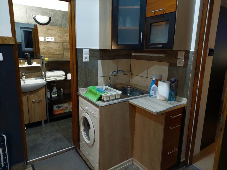 Mosógéppel ellátott konyha újszegedi apartman Szeged