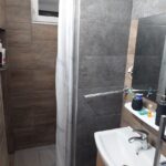 Fürdőszoba mosdóval és WC-vel újszeged apartman Szeged